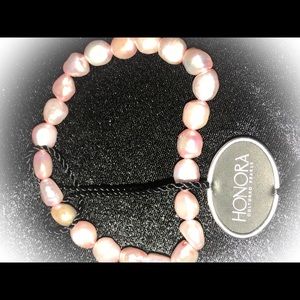 Honora freshwater cultured pearl bracelet.